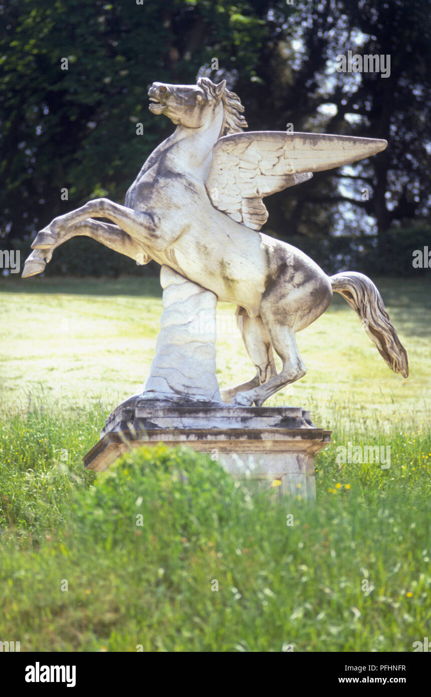 L'Italia, Firenze Oltrarno, statua del cavallo alato Foto Stock