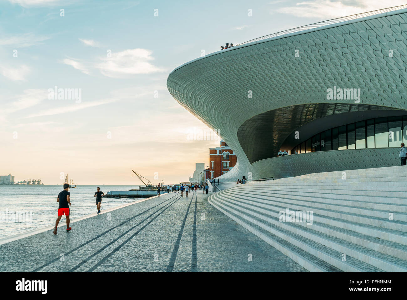 Lisbona, Portogallo - 23 agosto 2017: Il nuovo museo di arte, architettura e tecnologia (Museu de Arte, Arquitetura e Tecnologia) o Maat è una scienza Foto Stock