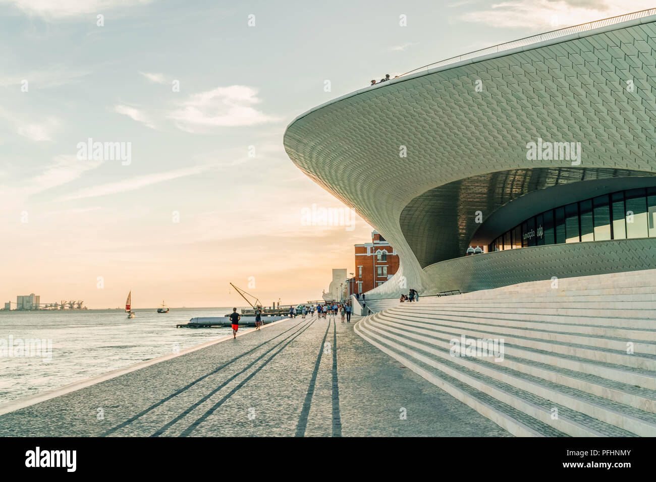 Lisbona, Portogallo - 23 agosto 2017: Il nuovo museo di arte, architettura e tecnologia (Museu de Arte, Arquitetura e Tecnologia) o Maat è una scienza Foto Stock