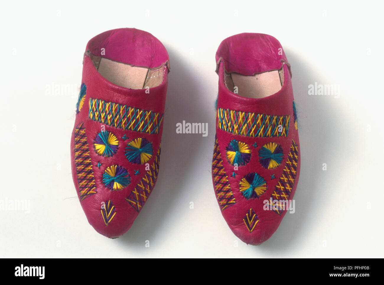 Ricamato pantofole marocchino noto come Babouches Foto Stock