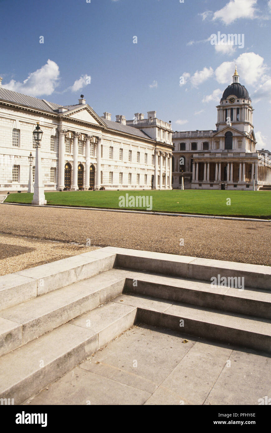 Inghilterra, Londra Greenwich, Old Royal Naval College, edificio centrale e la cupola, vista laterale. Foto Stock