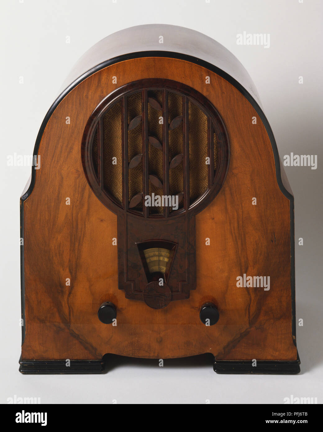 Vecchia radio in legno. Foto Stock