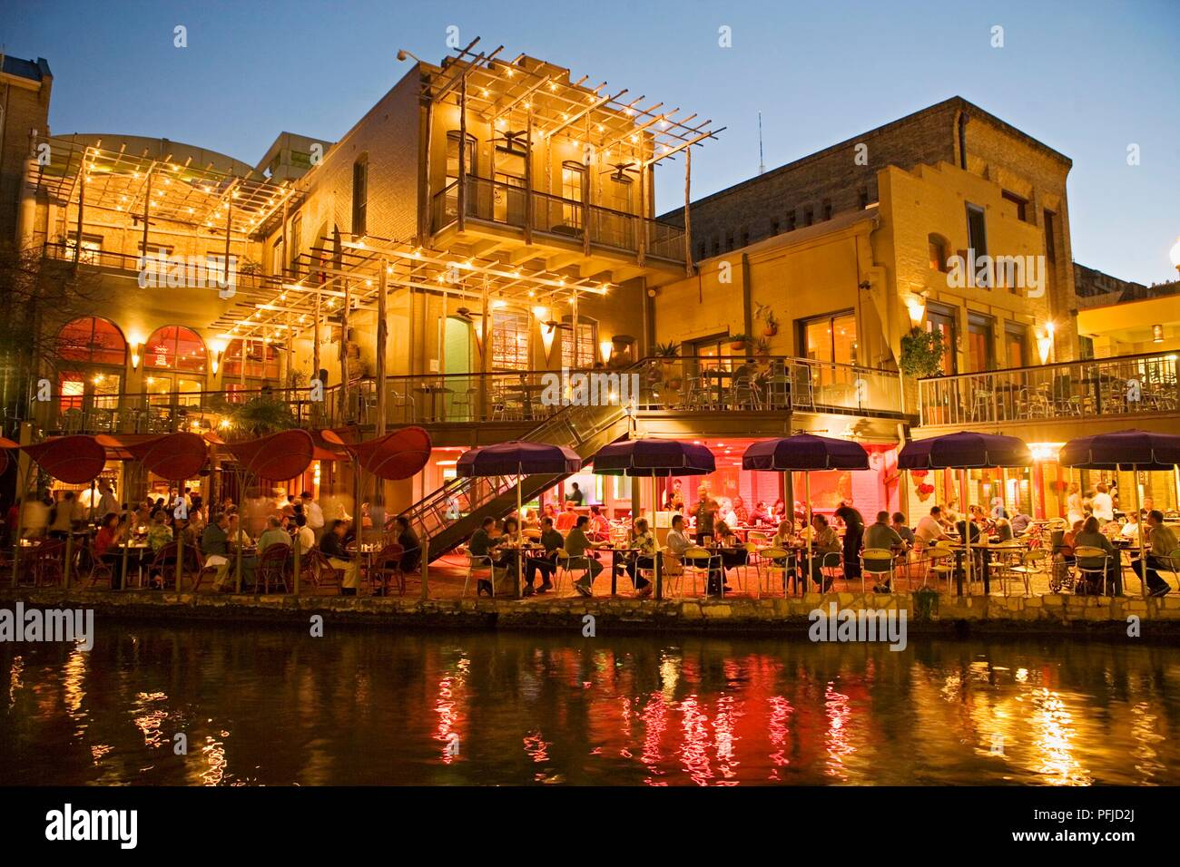 Stati Uniti d'America, Texas, San Antonio, San Antonio River Walk (Paseo del Rio), Riverside cafe Foto Stock