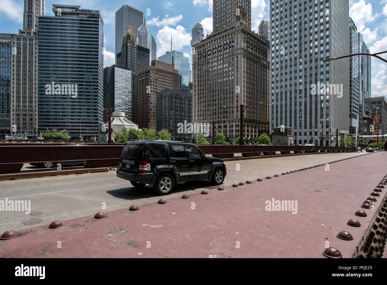 Grattacieli, State Street Bridge (Bataan-Corregidor Memorial Bridge), il centro di Chicago. Foto Stock