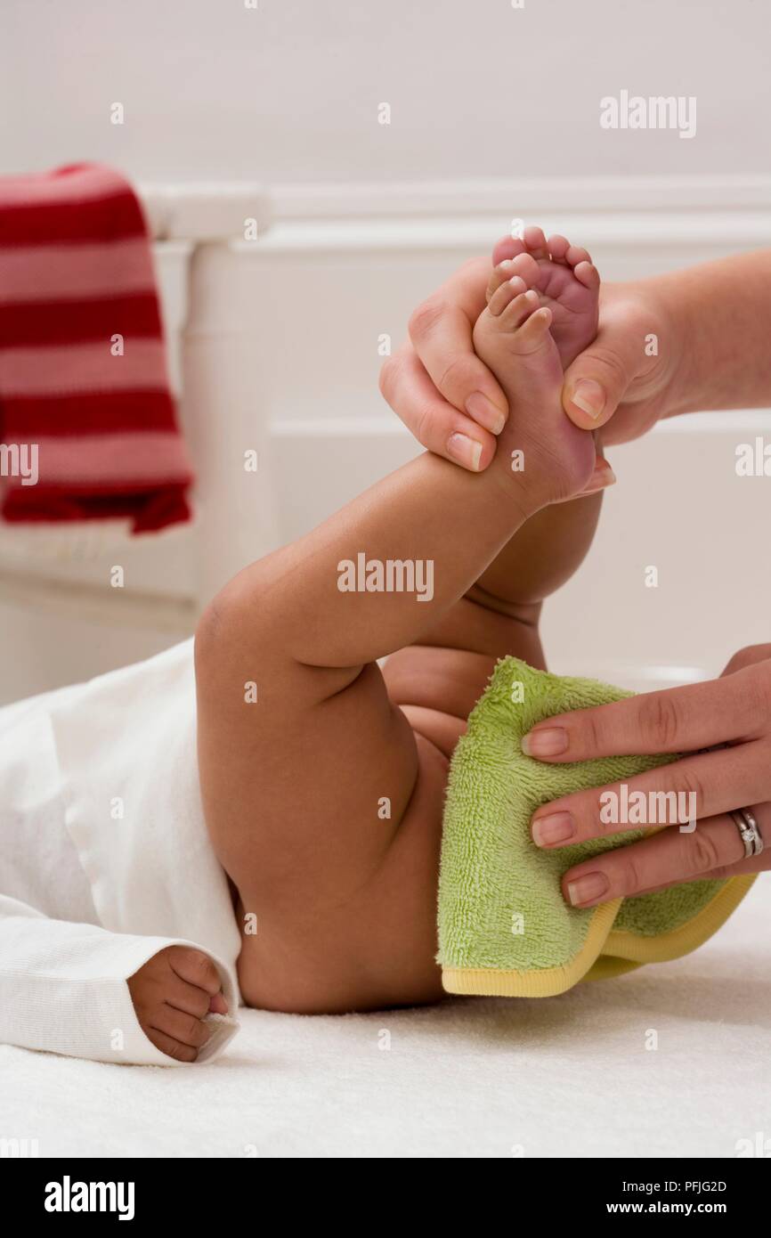Tergitura del bambino con fondo di flanella, close-up Foto Stock
