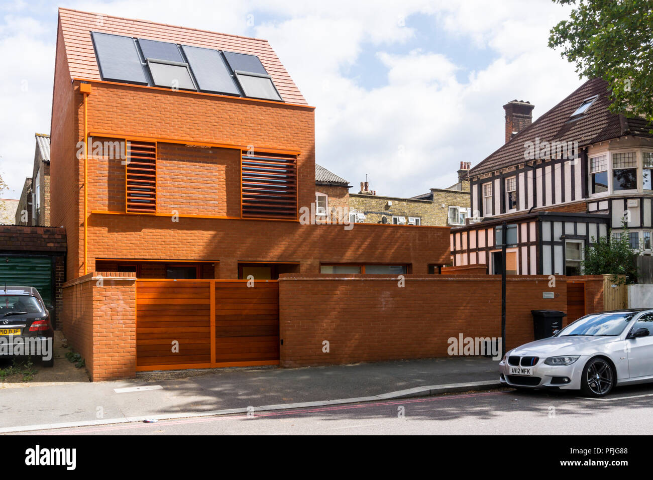 Questa casa di Passivhaus standard dal ritmo Jefford Moore architetti a 20 Ambleside Avenue, Streatham, è stato nominato per il 2018 Carbuncle Cup. Foto Stock