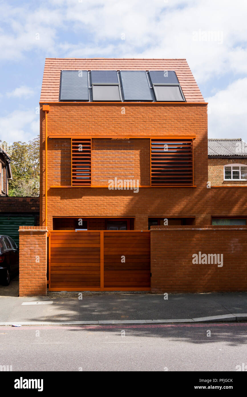 Questa casa di Passivhaus standard dal ritmo Jefford Moore architetti a 20 Ambleside Avenue, Streatham, è stato nominato per il 2018 Carbuncle Cup. Foto Stock