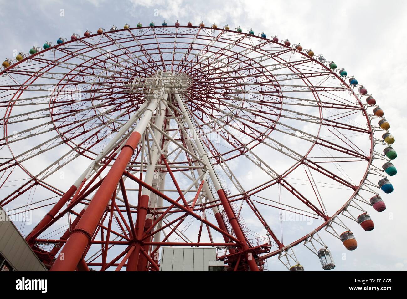 Giappone, Tokyo, Odaiba, Grande Ruota a basso angolo di visione Foto Stock