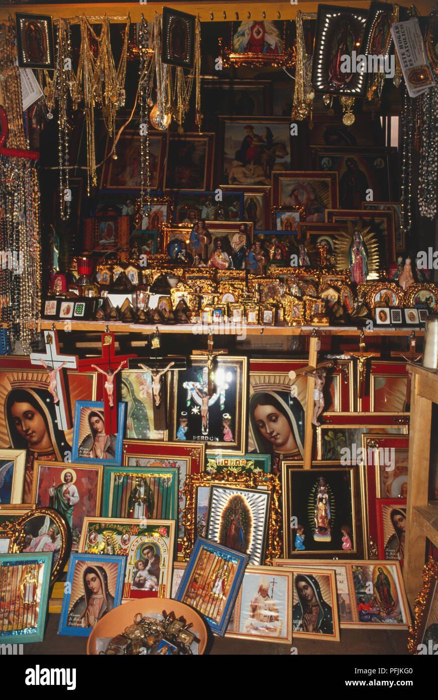 Messico, Città del Messico, negozio di vendita icone religiose Foto Stock