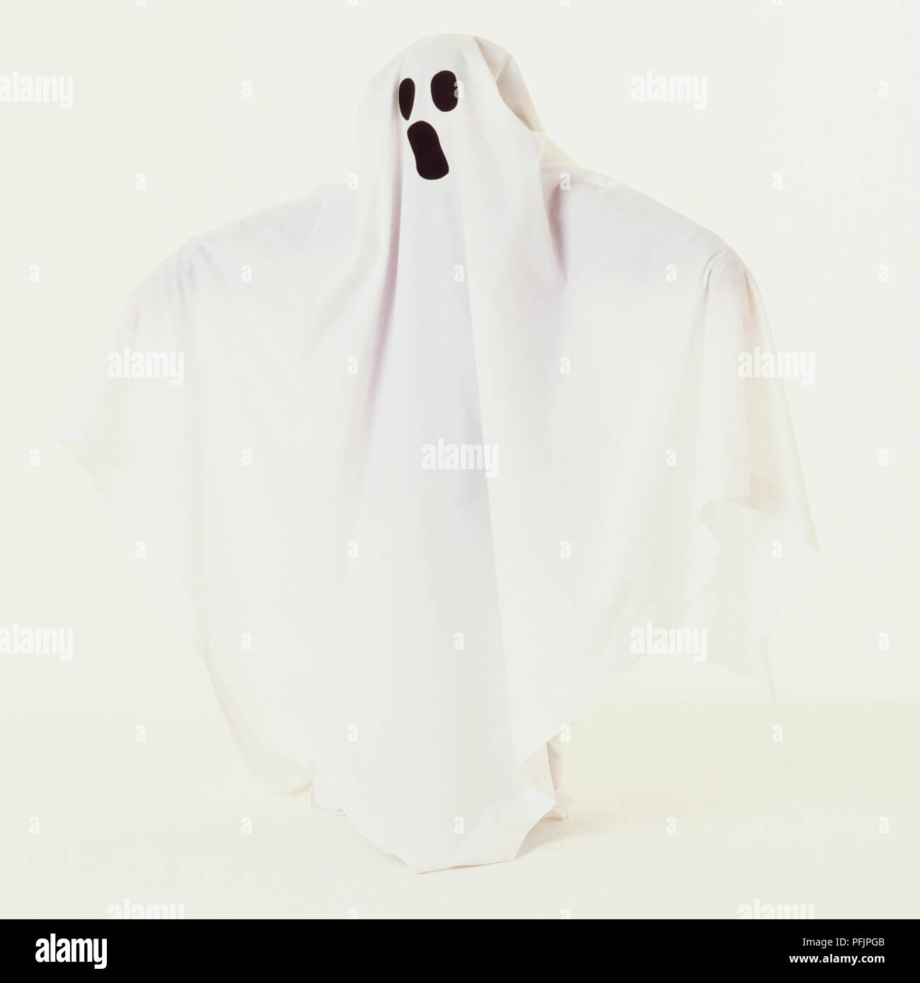 Halloween ghost con tre macchie nere per gli occhi e la bocca Foto Stock