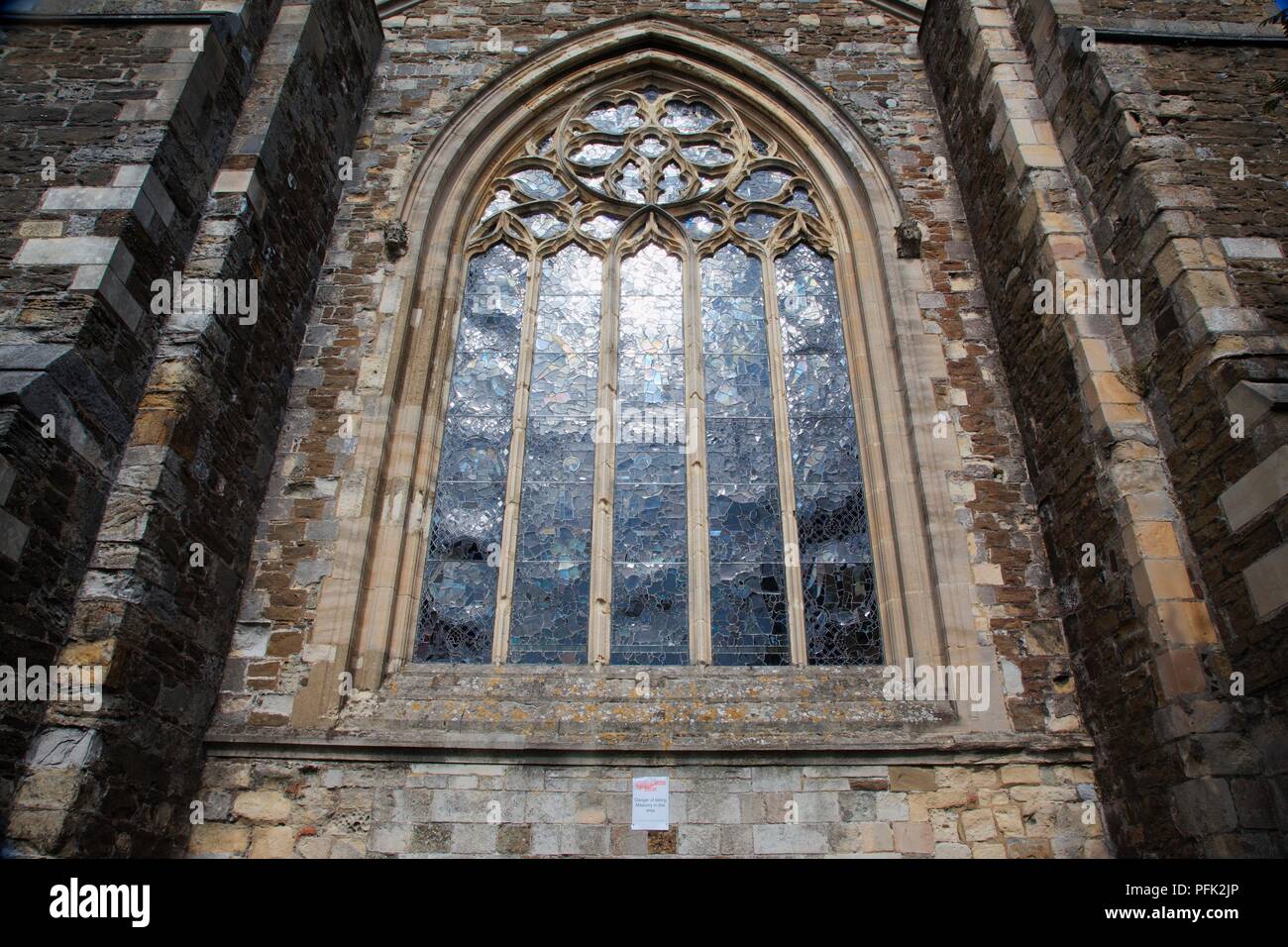 Gran Bretagna, Inghilterra, East Sussex, segala, gotico vetrate a piombo di Santa Maria Vergine Chiesa Foto Stock