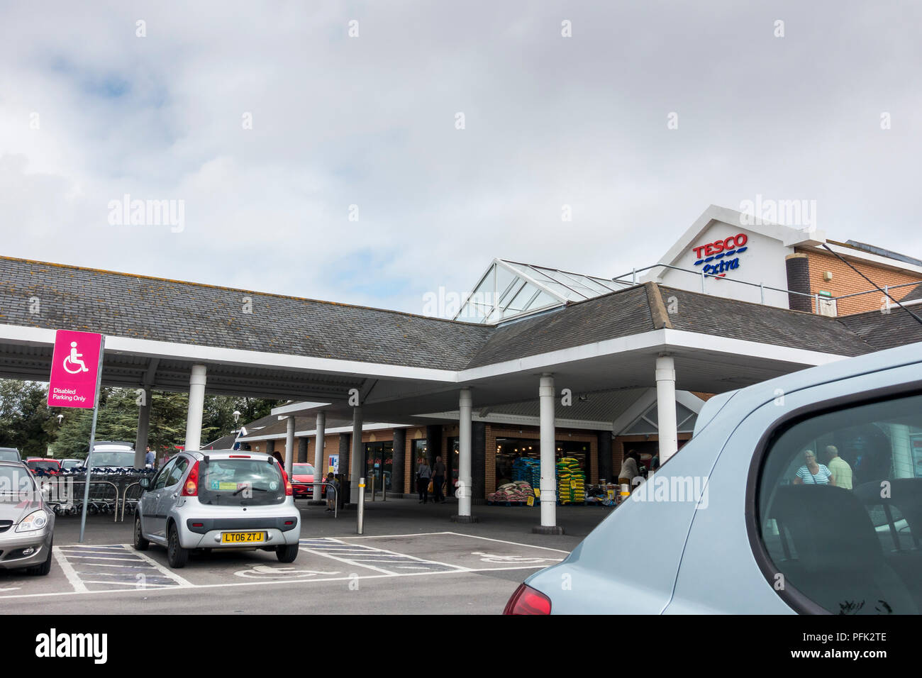 Tesco superstore Extra in Poole, Dorset, Regno Unito Foto Stock