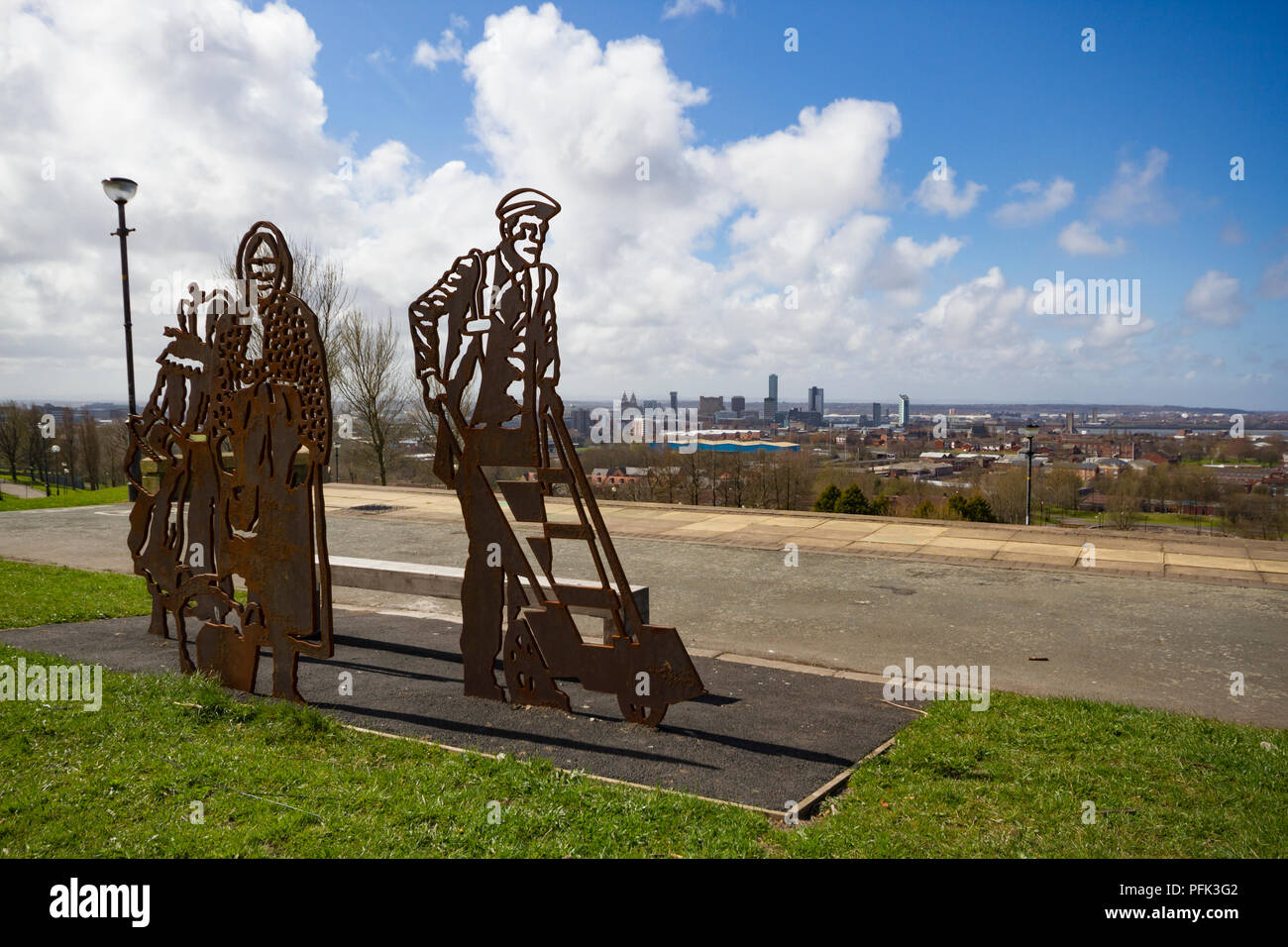 Ritratto in panchina Everton Parco celebrando tre icone locali, Kitty Wilkinson, Molly Bushell e un lavoratore dock. Liverpool, in Inghilterra. Foto Stock