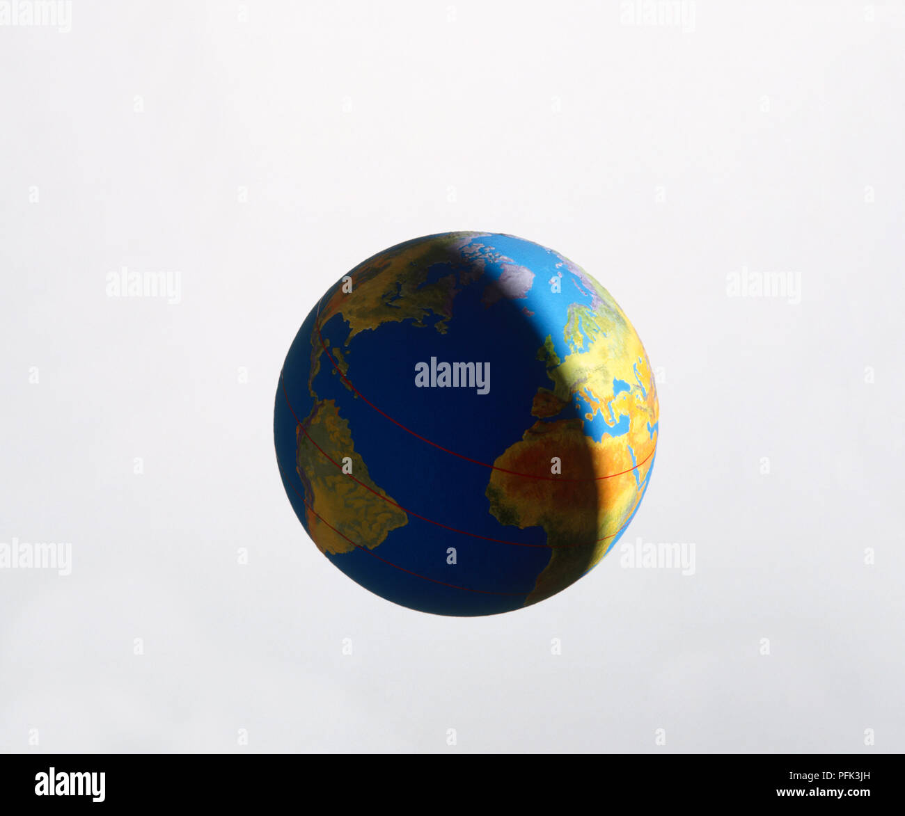 Il modello del pianeta Terra rotante su asse come ombra si estende su emisfero settentrionale Foto Stock