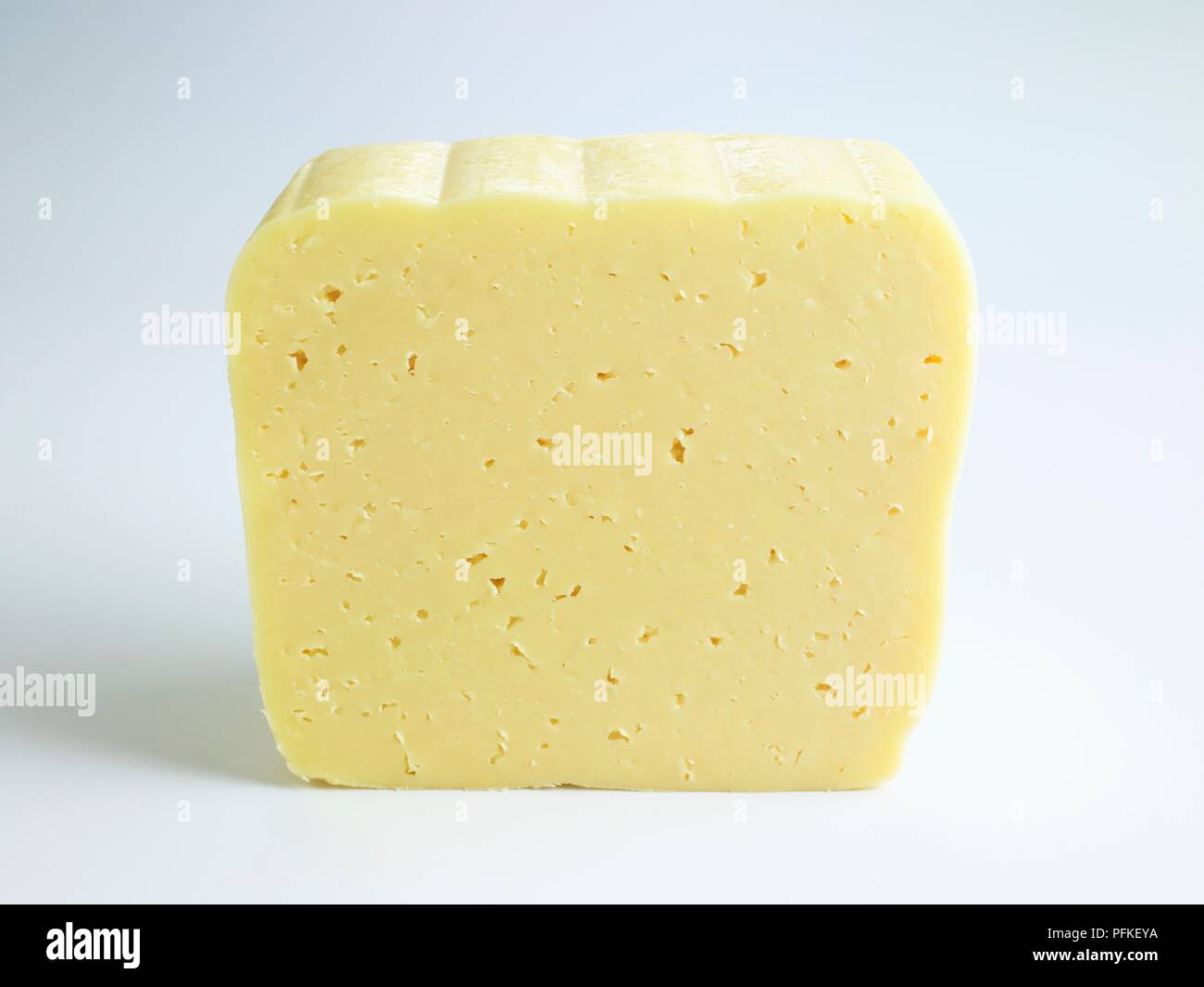 Fetta di Harvarti danese formaggio di latte vaccino Foto Stock