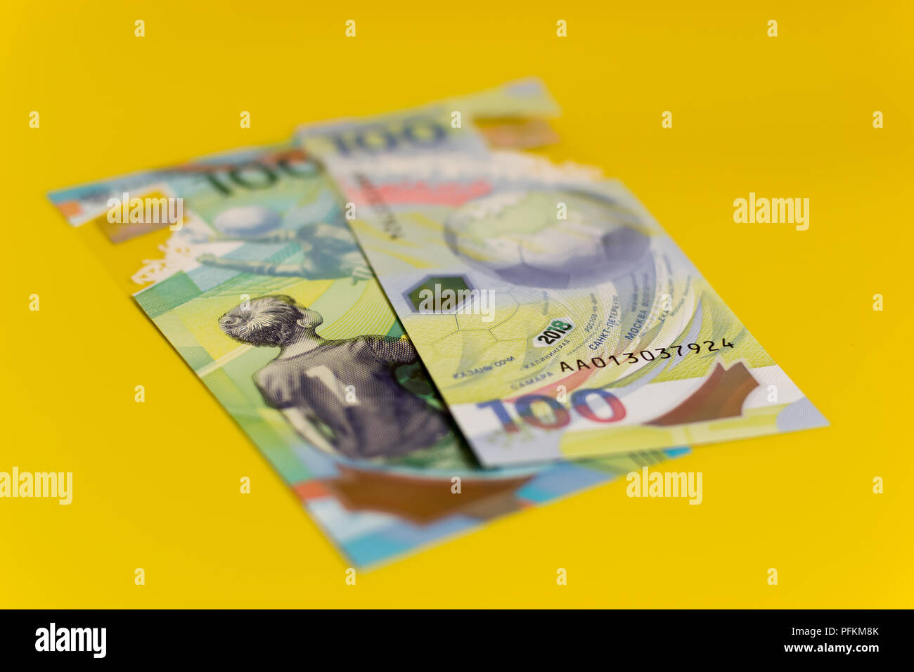 Nuove banconote russe che vale la pena di un centinaio di rubli Foto Stock