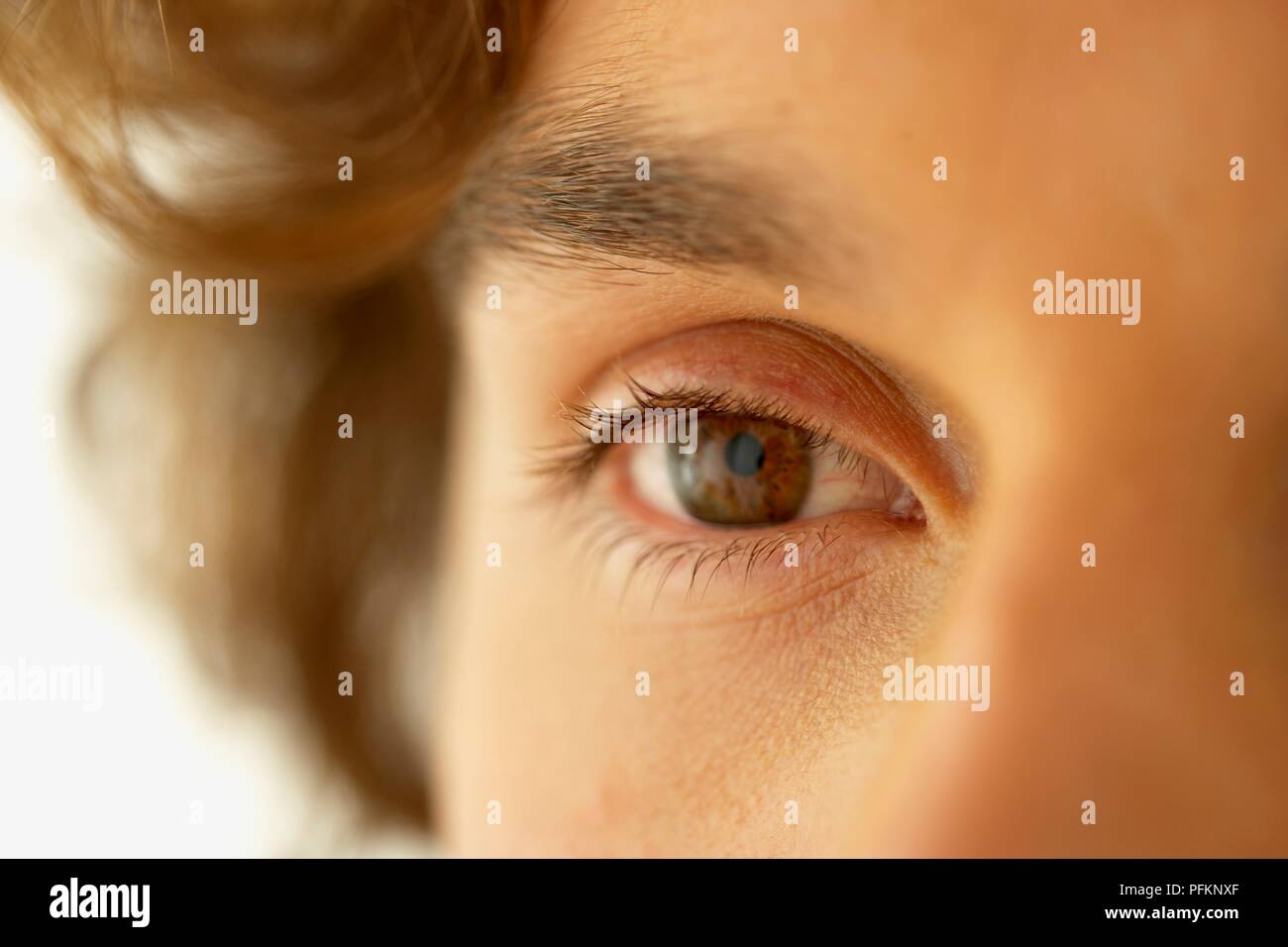 Close-up di un uomo con gli occhi Foto Stock