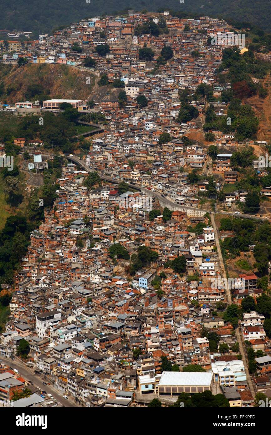 Il Brasile, Rio de Janeiro, vista di favela da hill Foto Stock