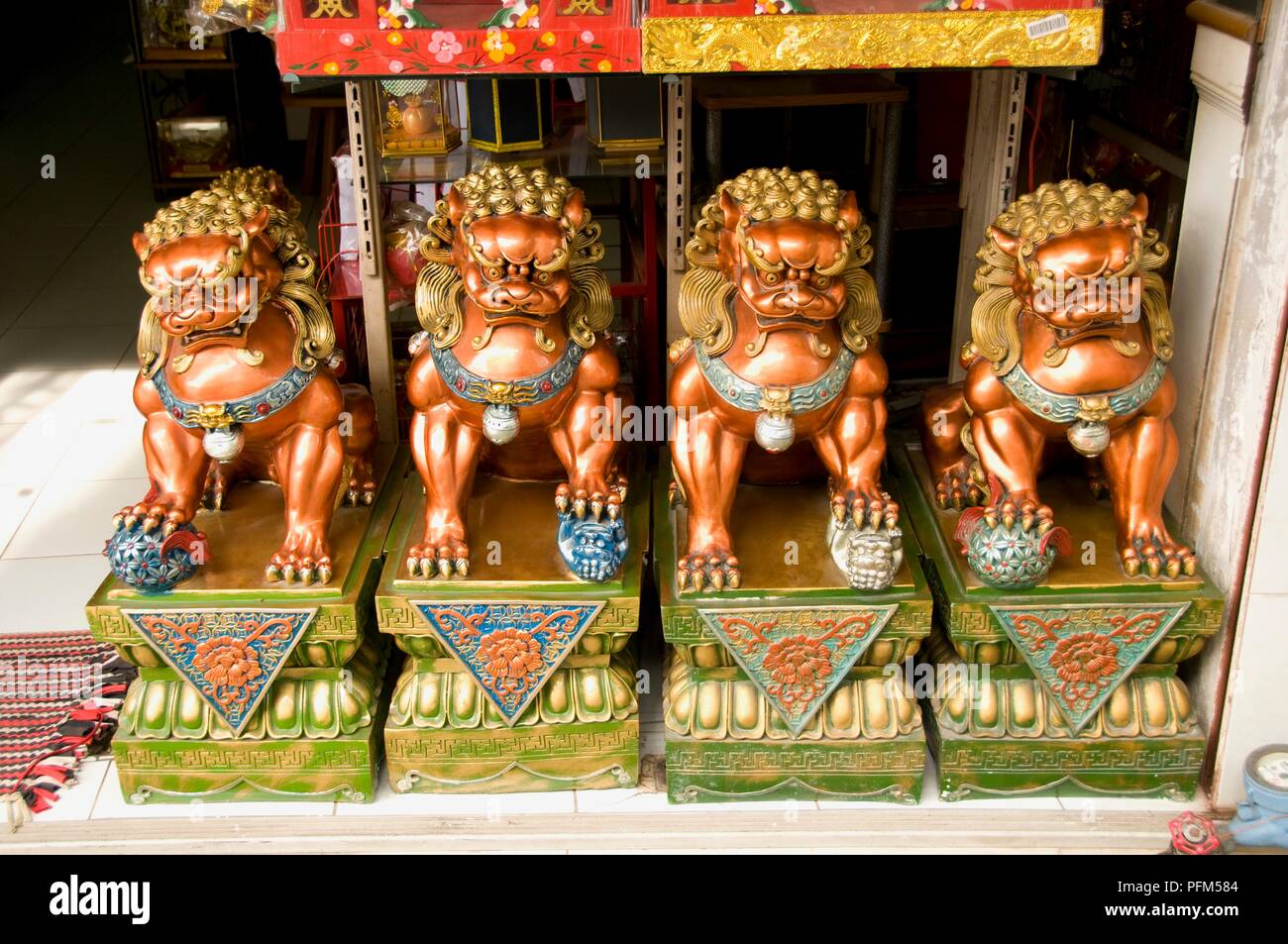 Thailandia, Provincia di Chanthaburi, Chanthaburi, mitico Lions per la vendita nel cinesi e vietnamiti trimestre Foto Stock