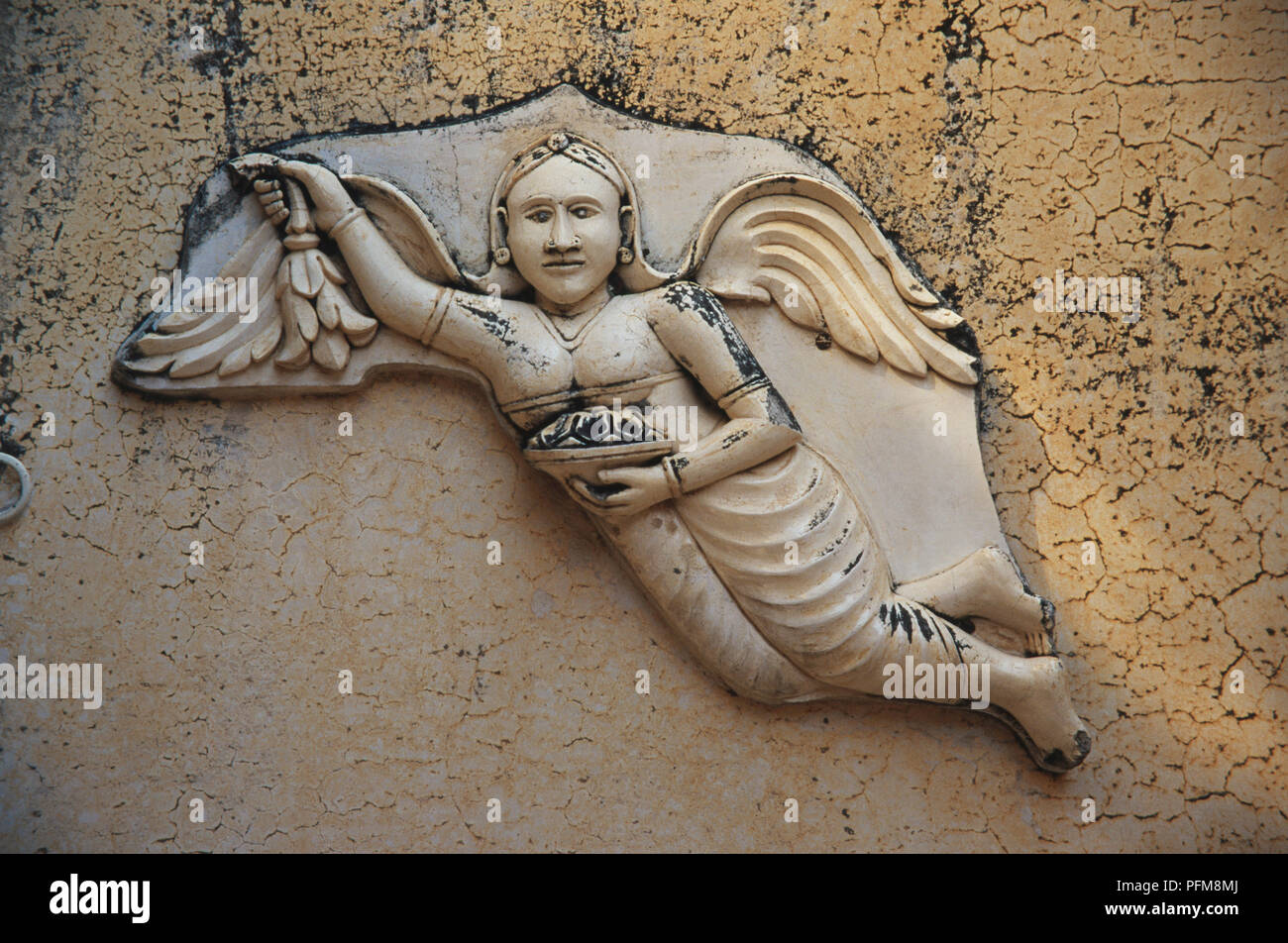 Incisione su un ''angel'' presso il Palazzo di Città, Udaipur. Fondata nel 1568 Udaipur (la Venezia dell'Est) linee le rive del lago Pichola in Sud Rajasthan. Ottobre 30th, 1998. Foto Stock