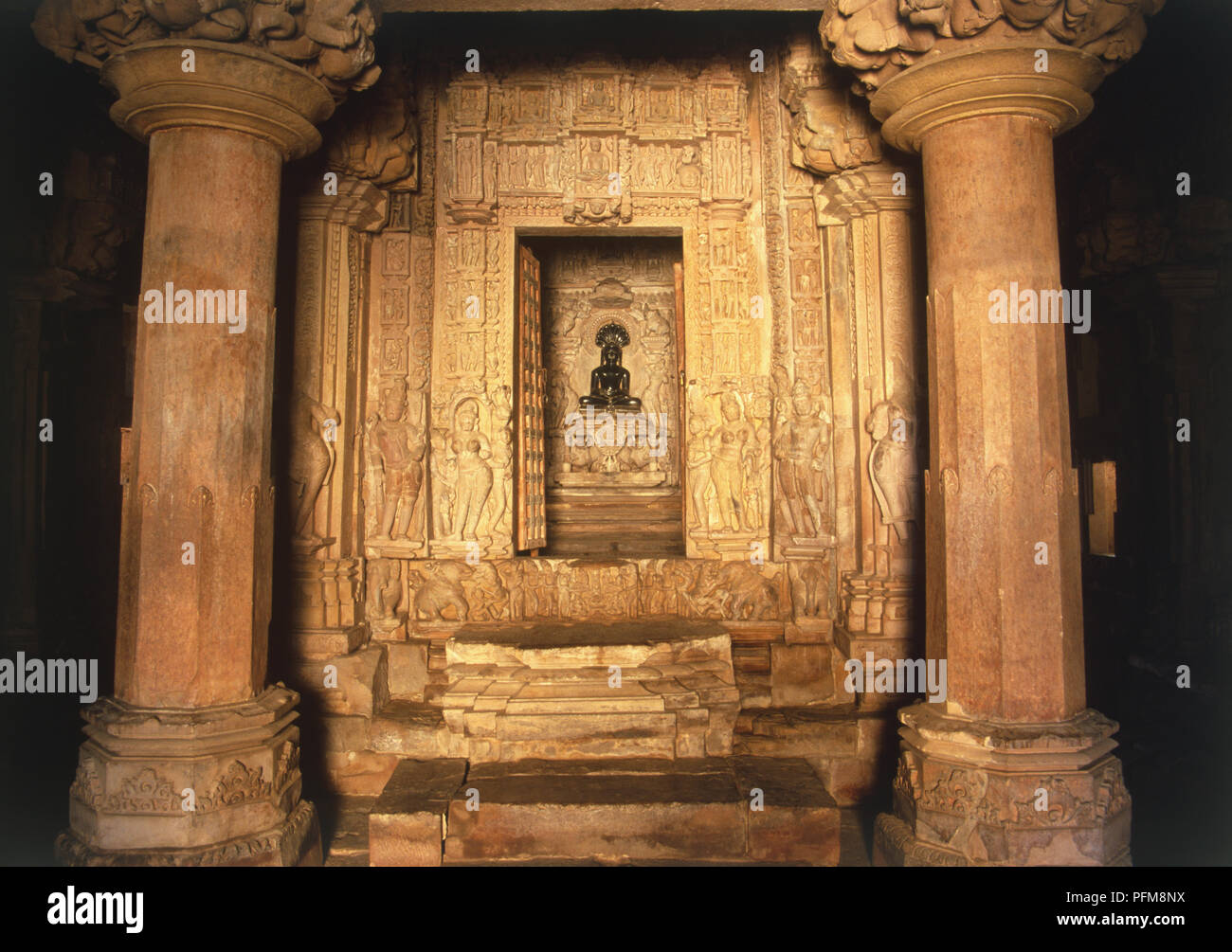 Santuario,Parsvanth tempio, Khajuraho, costruita durante la dinastia Chandela tra 950 e 1050.i templi, di cui solo una ventina di rimanere, cadono al di sotto dei 3 gruppi distinti,e appartengono a due diverse religioni, Brahmanism Jaini e. - Lista del Patrimonio Mondiale dell'umanità. Foto Stock