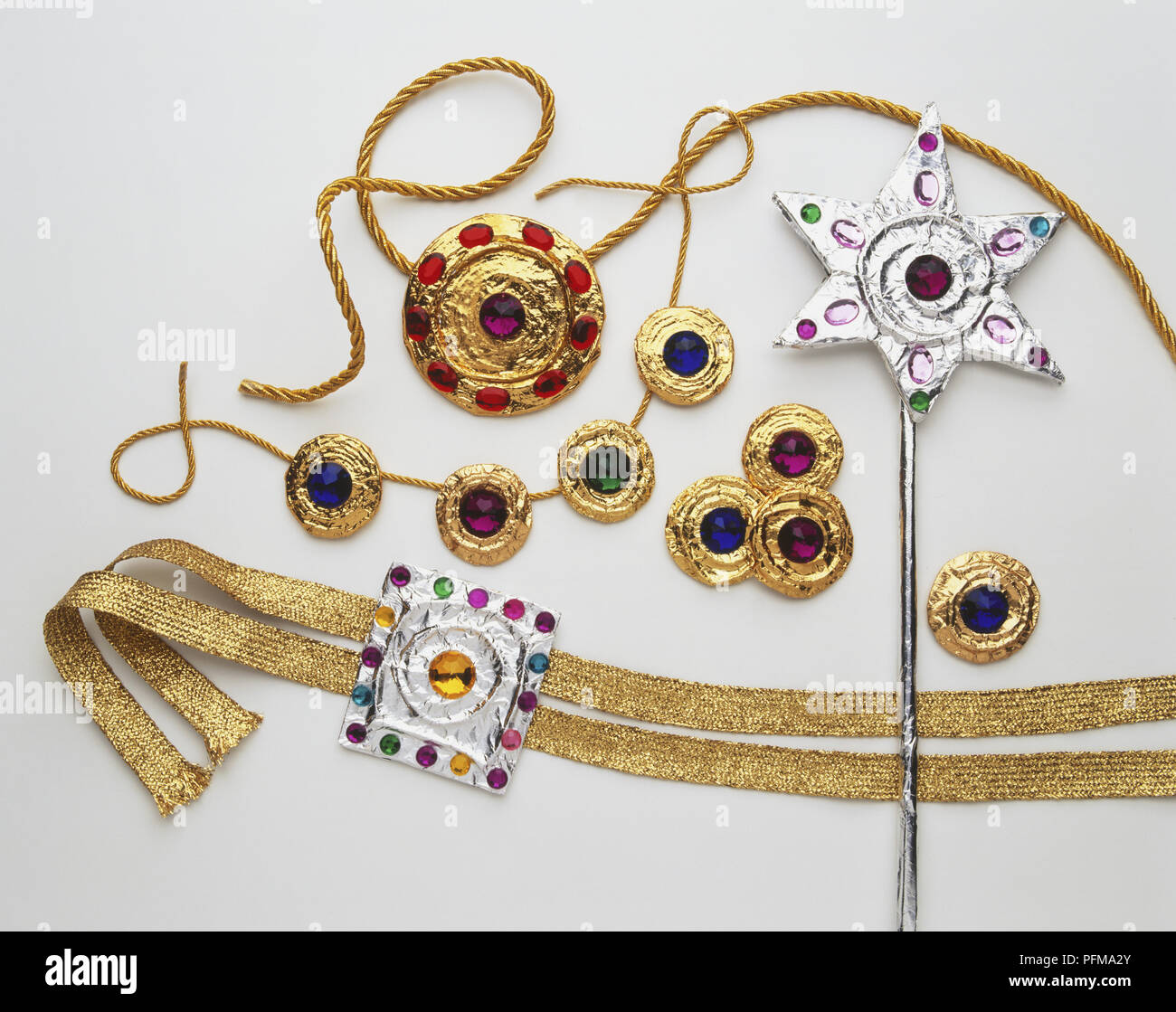 Medaglione, collana, cinghia, fairy wand e perle Foto Stock