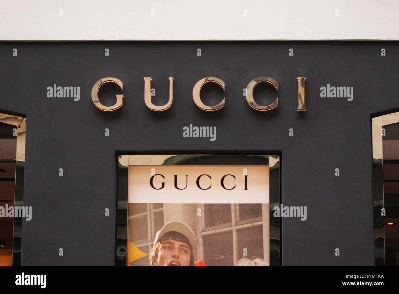 gucci e store