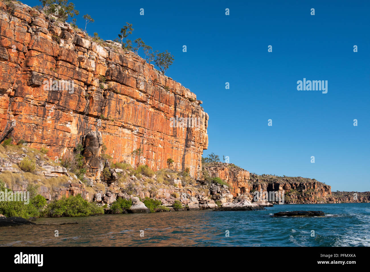 Australia, Western Australia Kimberley Costa, Koolama Bay, Re Giorgio River. Tipico Kimberley rocky paesaggio rosso lungo la baia di Koolama. Foto Stock