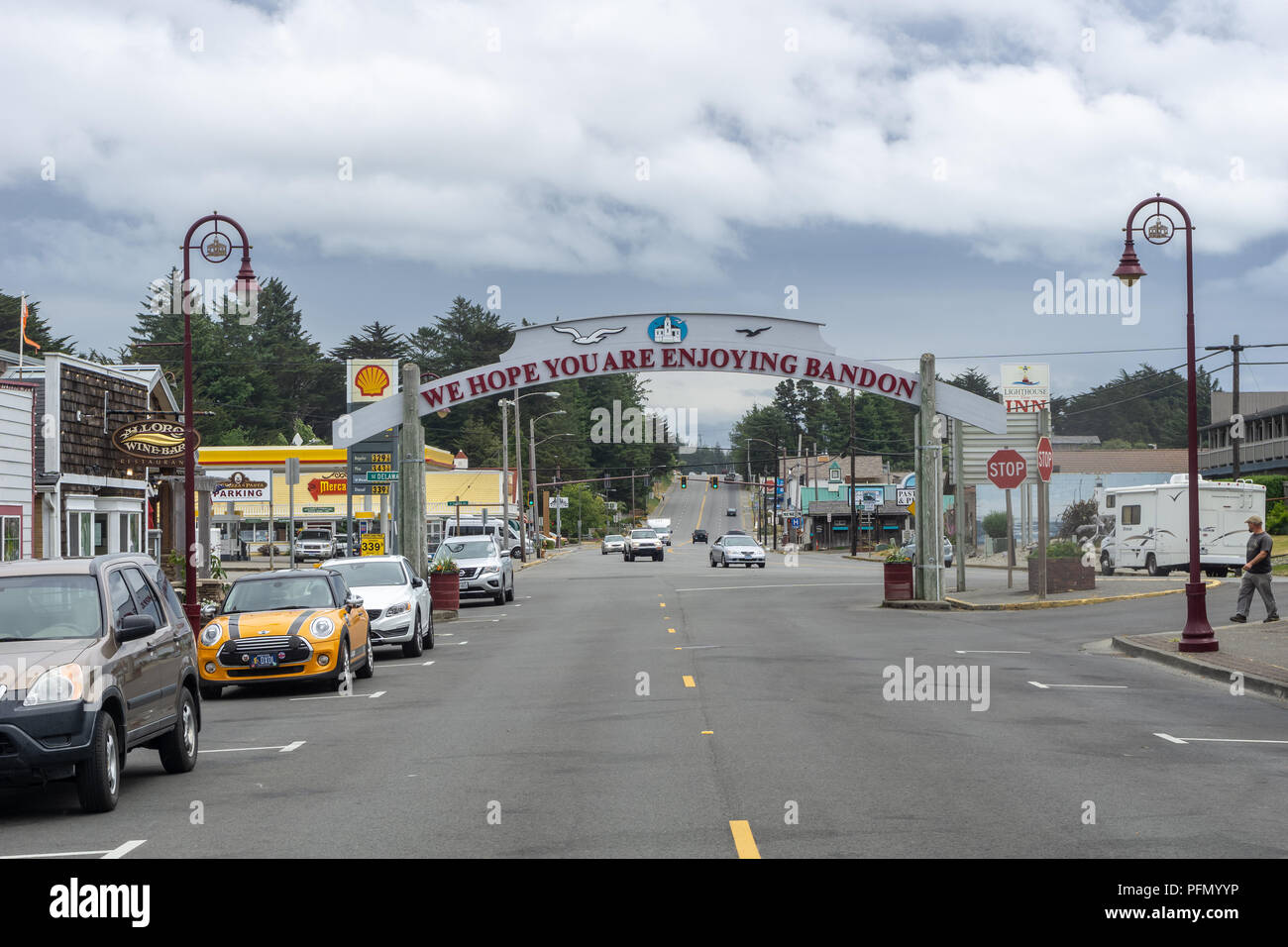 Ci auguriamo che Bandon arch segno sulla via principale della città vecchia Bandon, Oregon Coast, US Route 101, STATI UNITI D'AMERICA. Foto Stock