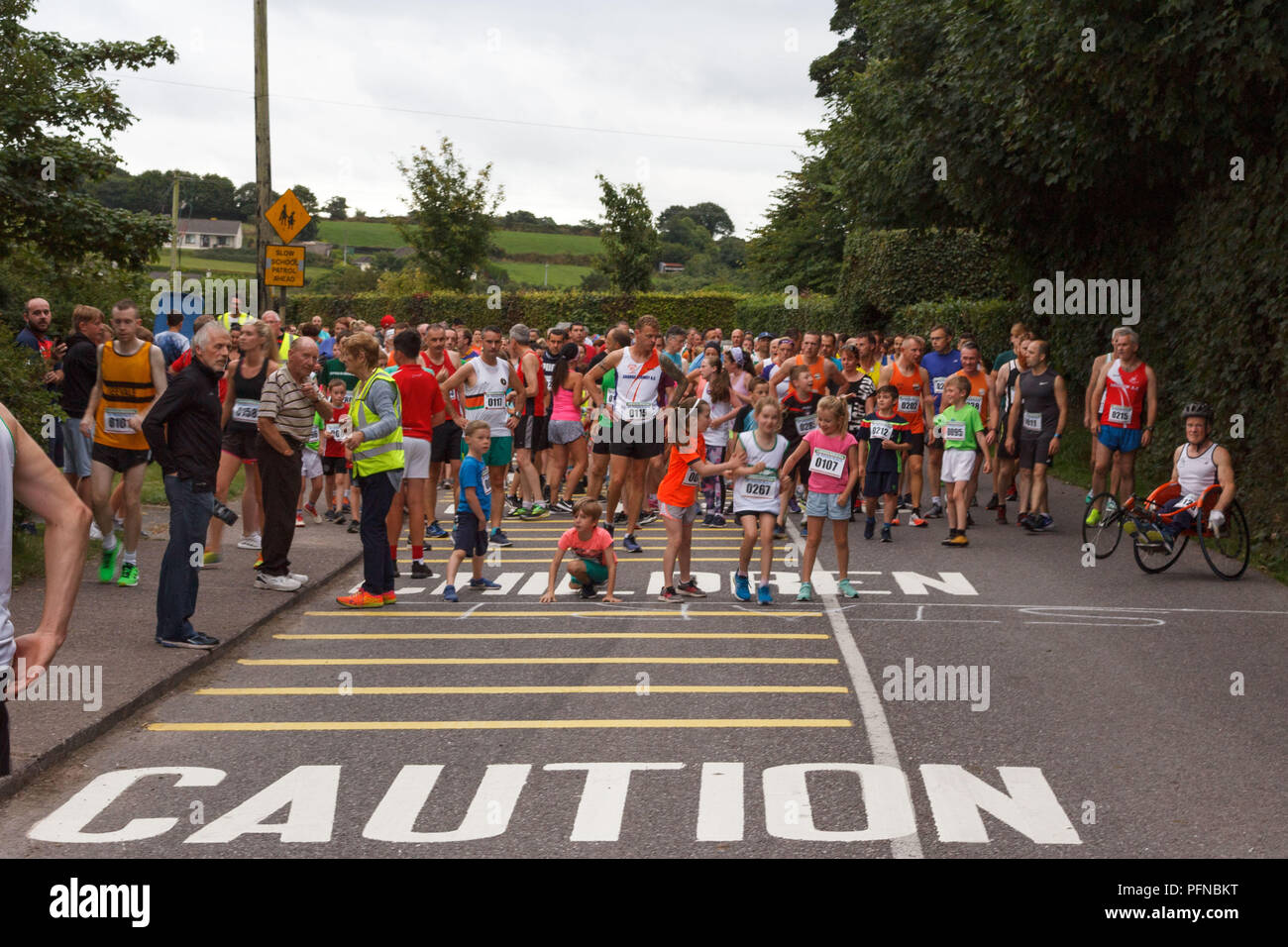 Cork, Irlanda. 21 Ago, 2018. Carrig na bhFear GAA 5K l'esecuzione. L annuale Carrig na bhFear GAA 5K Run ha avuto luogo in precedenza questa sera. La corsa ha visto una grande varietà sia di casual e grave i corridori di tutte le età. Guide di scorrimento a sinistra Carrig na bhFear scuola primaria a 7:30 e terminato torna alla scuola per tè, caffè e refresments. La manifestazione è stata una grande notte fuori per tutti i soggetti coinvolti . Credito: Damian Coleman/Alamy Live News. Foto Stock