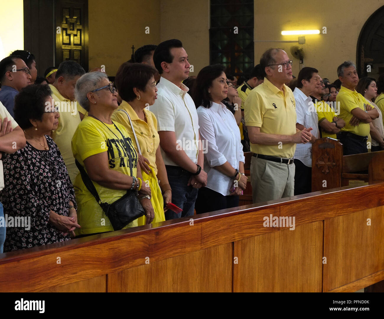 Quezon City, Filippine. Il 1° febbraio 2013. L ex Presidente Benigno Aquino Noynoy, Vice Presidente Leni ROBREDO: risultati nei, senatore Antonio Trillanes visto durante la massa.Una chiesa Santa Messa per commemorare il trentacinquesimo anniversario dell assassinio di Benigno () Ninoy Aquino Jr che è stato assassinato il 21 agosto 1983 mentre scendendo le scale di un piano all'Aeroporto Internazionale di Manila. Credito: Josefiel Rivera SOPA/images/ZUMA filo/Alamy Live News Foto Stock