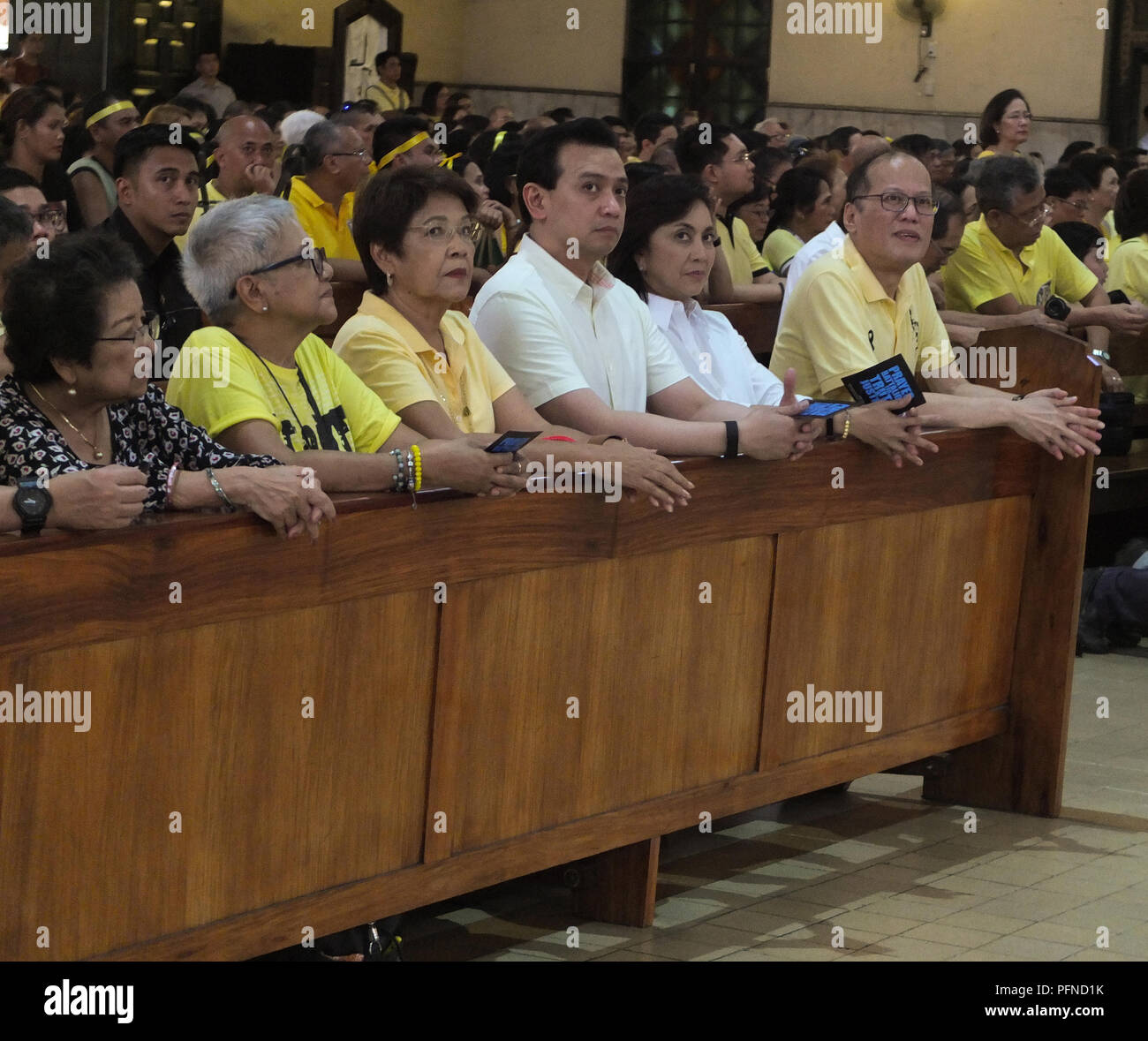 Quezon City, Filippine. Il 1° febbraio 2013. L ex Presidente Benigno Aquino Noynoy, Vice Presidente Leni ROBREDO: risultati nei, senatore Antonio Trillanes visto durante la massa.Una chiesa Santa Messa per commemorare il trentacinquesimo anniversario dell assassinio di Benigno () Ninoy Aquino Jr che è stato assassinato il 21 agosto 1983 mentre scendendo le scale di un piano all'Aeroporto Internazionale di Manila. Credito: Josefiel Rivera SOPA/images/ZUMA filo/Alamy Live News Foto Stock