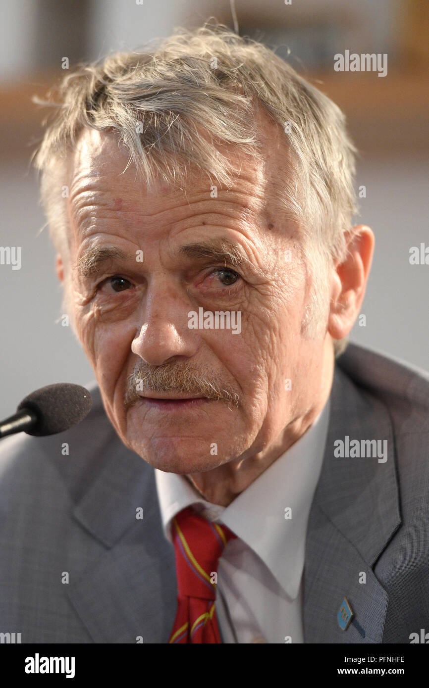 Praga, Repubblica Ceca. 21 Ago, 2018. Incontro con i partecipanti a Mosca protestare contro l' invasione della Cecoslovacchia nel 1968, matematico russo Pavel Litvinov, Crimea, Tatar candidato Mustafa Dzhemilev (foto) e filosofo ungherese Agnes Heller ha avuto luogo a Vaclav Havel biblioteca, Praga, Repubblica Ceca, martedì 21 agosto, 2018. Credito: Ondrej Deml/CTK foto/Alamy Live News Foto Stock