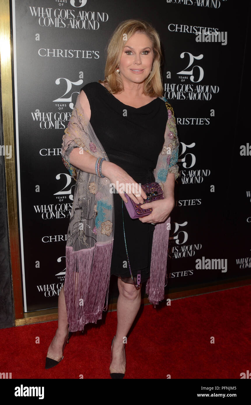 Beverly Hills, Ca. 21 Ago, 2018. Kathy Hilton a "quello che va in giro arriva intorno all' XXV Anniversario Auction in anteprima a quello che va in giro arriva intorno Boutique di Beverly Hills, la California il 21 agosto 2018. Credito: David Edwards/media/punzone Alamy Live News Foto Stock