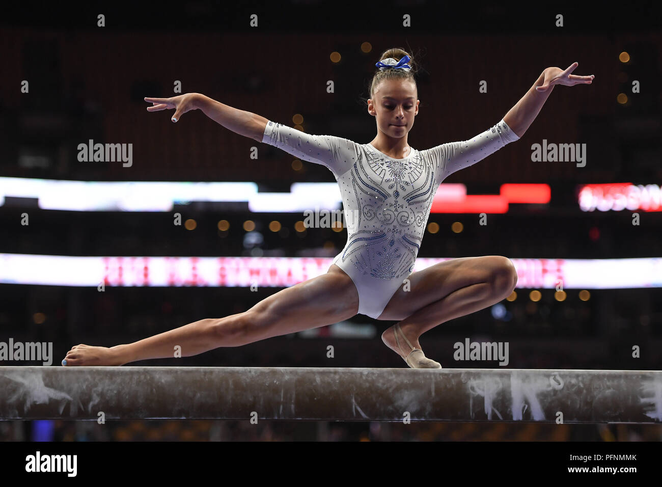 Agosto 19, 2018 - Boston, Massachussetts, U.S - GRAZIA MCCALLUM pratiche la sua routine del fascio durante il periodo di riscaldamento prima della notte finale del concorso organizzato a TD Garden di Boston, Massachusetts. (Credito Immagine: © Amy Sanderson via ZUMA filo) Foto Stock