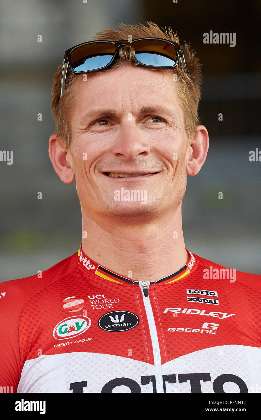 Koblenz, Germania. Il 22 agosto, 2018. Escursioni in bicicletta: UCI serie europea - Germania Tour, Presentazione della squadra presso l'angolo tedesco: Andre Greipel dalla Germania da Team Lotto Soudal sorrisi durante la presentazione. Credito: Bernd Thissen, Thomas Frey/dpa/Alamy Live News Foto Stock