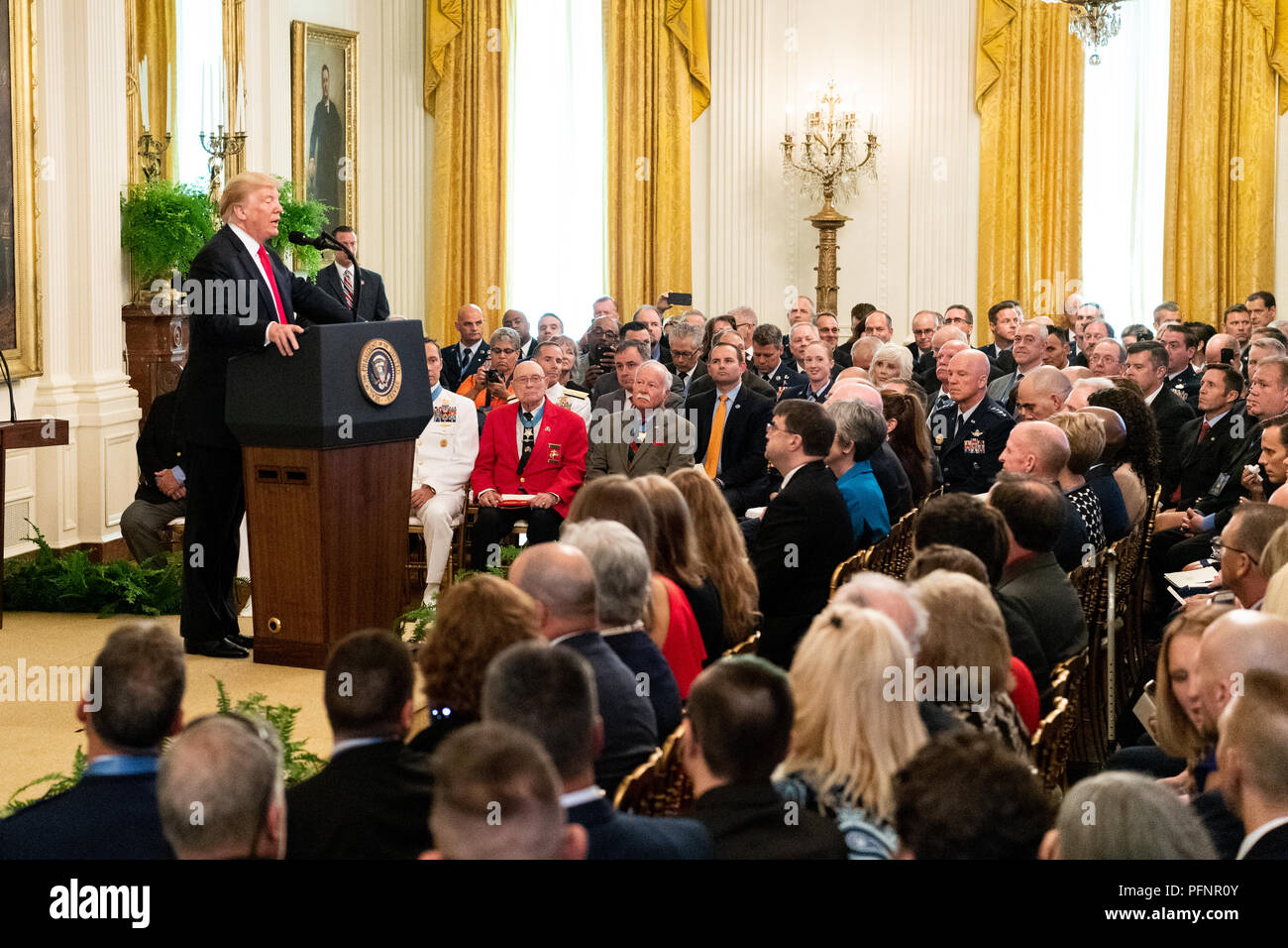 Washington DC, Stati Uniti d'America. Il 22 agosto, 2018. Medal of Honor cerimonia con presidente Donald Trump presentando la medaglia d'onore al tardo Sgt. John A. Chapman in Oriente camera presso la Casa Bianca di Washington, DC, Agosto 22, 2018 Credit: Michael Brochstein/Alamy Live News Foto Stock