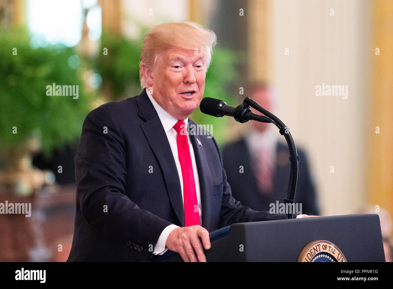 Washington DC, Stati Uniti d'America. Il 22 agosto, 2018. Medal of Honor cerimonia con presidente Donald Trump presentando la medaglia d'onore al tardo Sgt. John A. Chapman in Oriente camera presso la Casa Bianca di Washington, DC, Agosto 22, 2018 Credit: Michael Brochstein/Alamy Live News Foto Stock