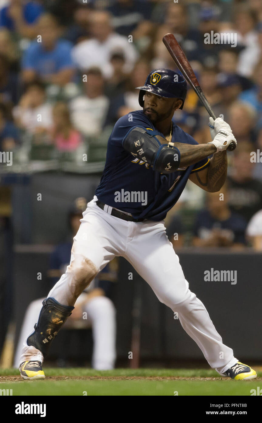 Agosto 21, 2018: Milwaukee Brewers primo baseman Eric Thames #7 fino a bat durante il Major League Baseball gioco tra il Milwaukee Brewers e i Cincinnati Reds a Miller Park di Milwaukee, WI. John Fisher/CSM Foto Stock