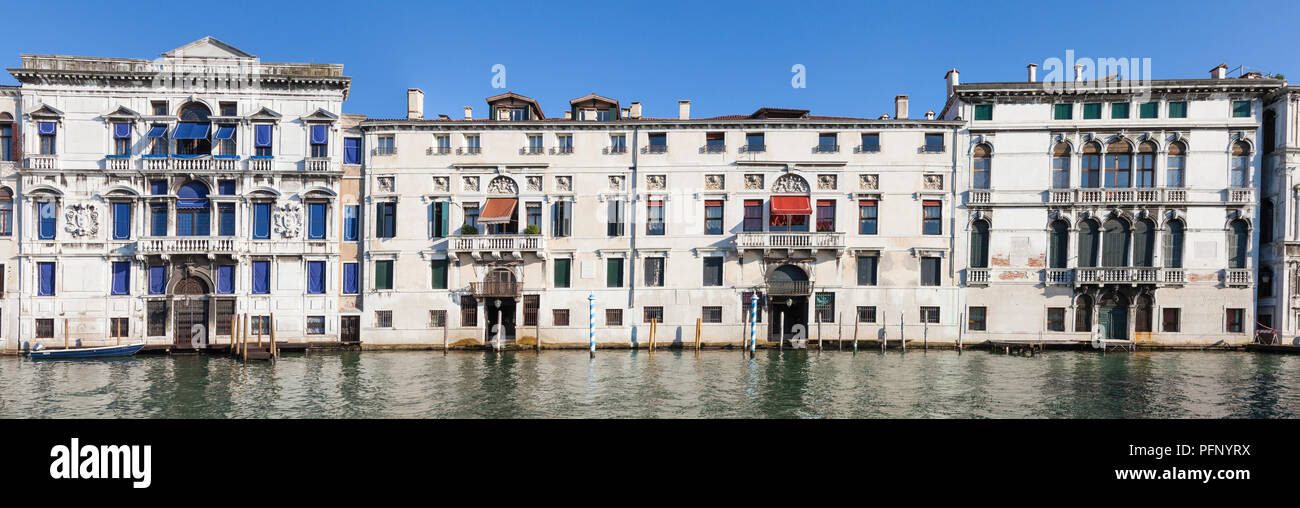 Palazzo Mocenigo, che consiste di 4 palazzi o palazzi joned insieme, Grand Canal, San Marco, Venezia, Veneto, Italia. Panorama cucito Foto Stock