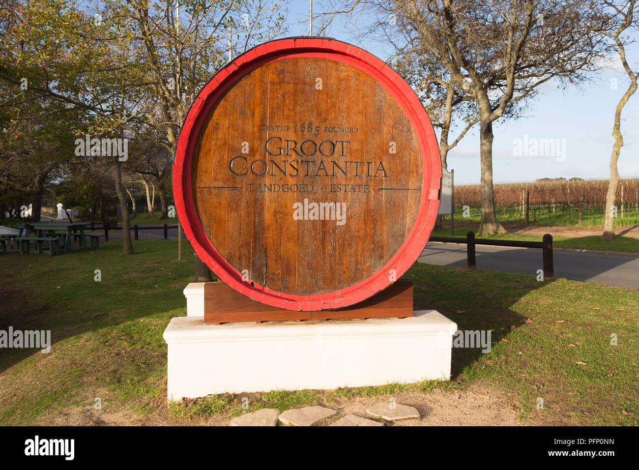 Groot Constantia Wine Estate botte di vino segno o nome bordo in ingresso alla station wagon Cape Town Foto Stock