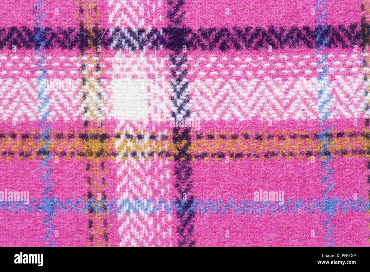 Rosa Tessuto alpaca con tartan-simili pattern, close up Foto Stock