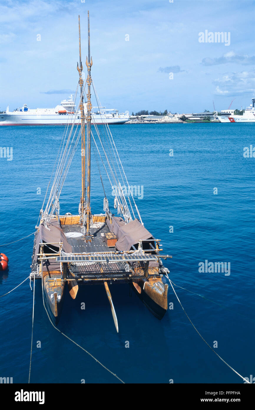 Stati Uniti d'America, Hawaii, Oahu, Porto di Honolulu, Hawaii centro marittimo, Hokulea, a doppio scafo voyaging canoe costruito negli anni settanta, ormeggiata in porto Foto Stock