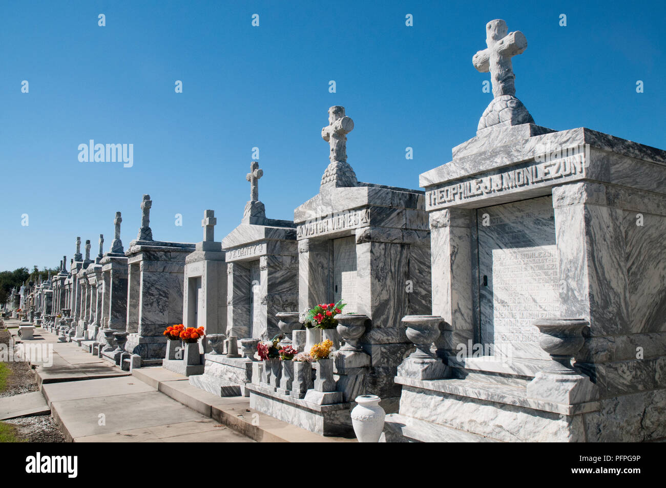Stati Uniti d'America, Louisiana, New Orleans, marmo tradizionale sopra di terra tombe nel cimitero Foto Stock