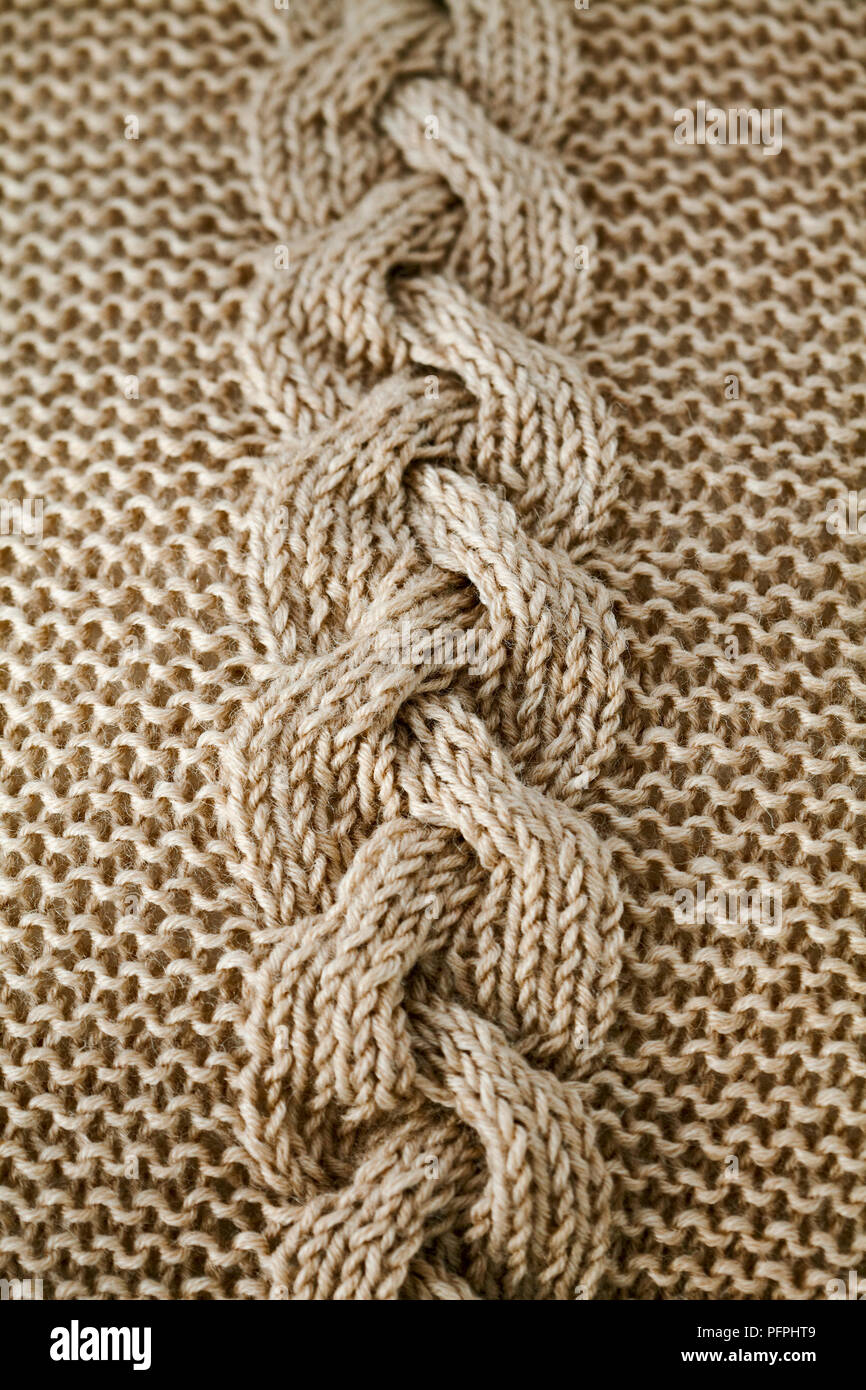 Maglia del cavo sul cuscino, close-up Foto Stock