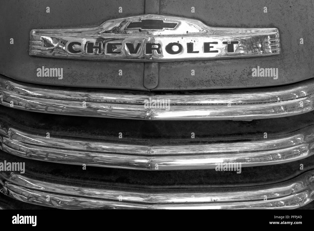 Parte anteriore di un 1950 Chevrolet pickup truck parcheggiato su una strada in Vancouver, BC, Canada Foto Stock