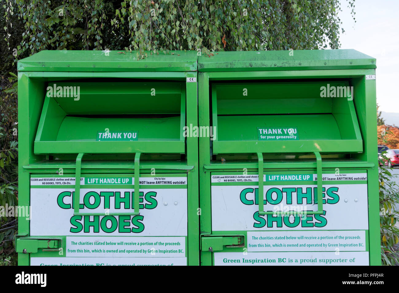 Abbigliamento e calzature di beneficenza scatola di raccolta in Vancouver, BC, Canada Foto Stock