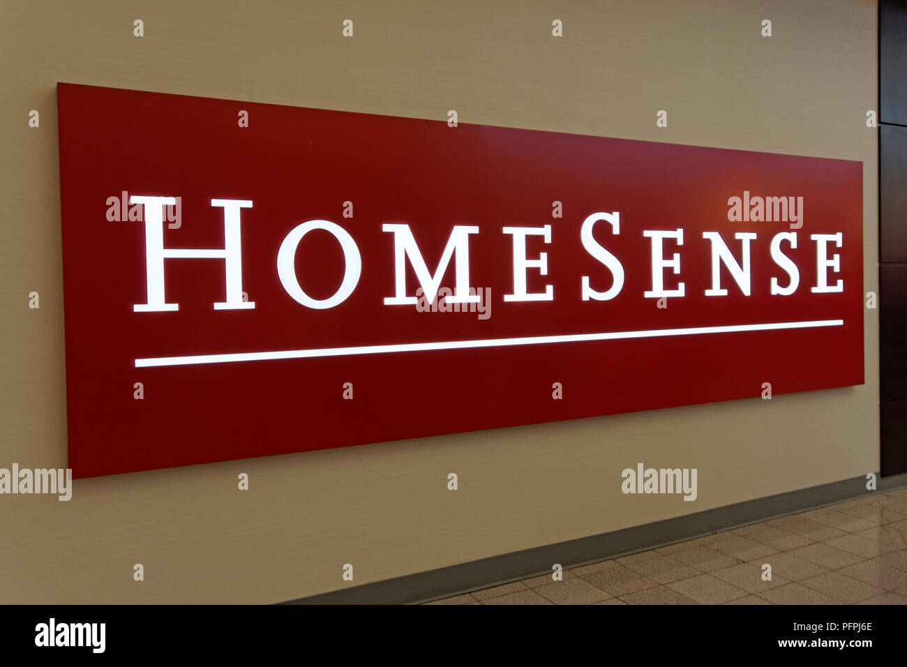 HomeSense home decor store accedi Lansdowne Center shopping mall in Richmond, BC, Canada Foto Stock