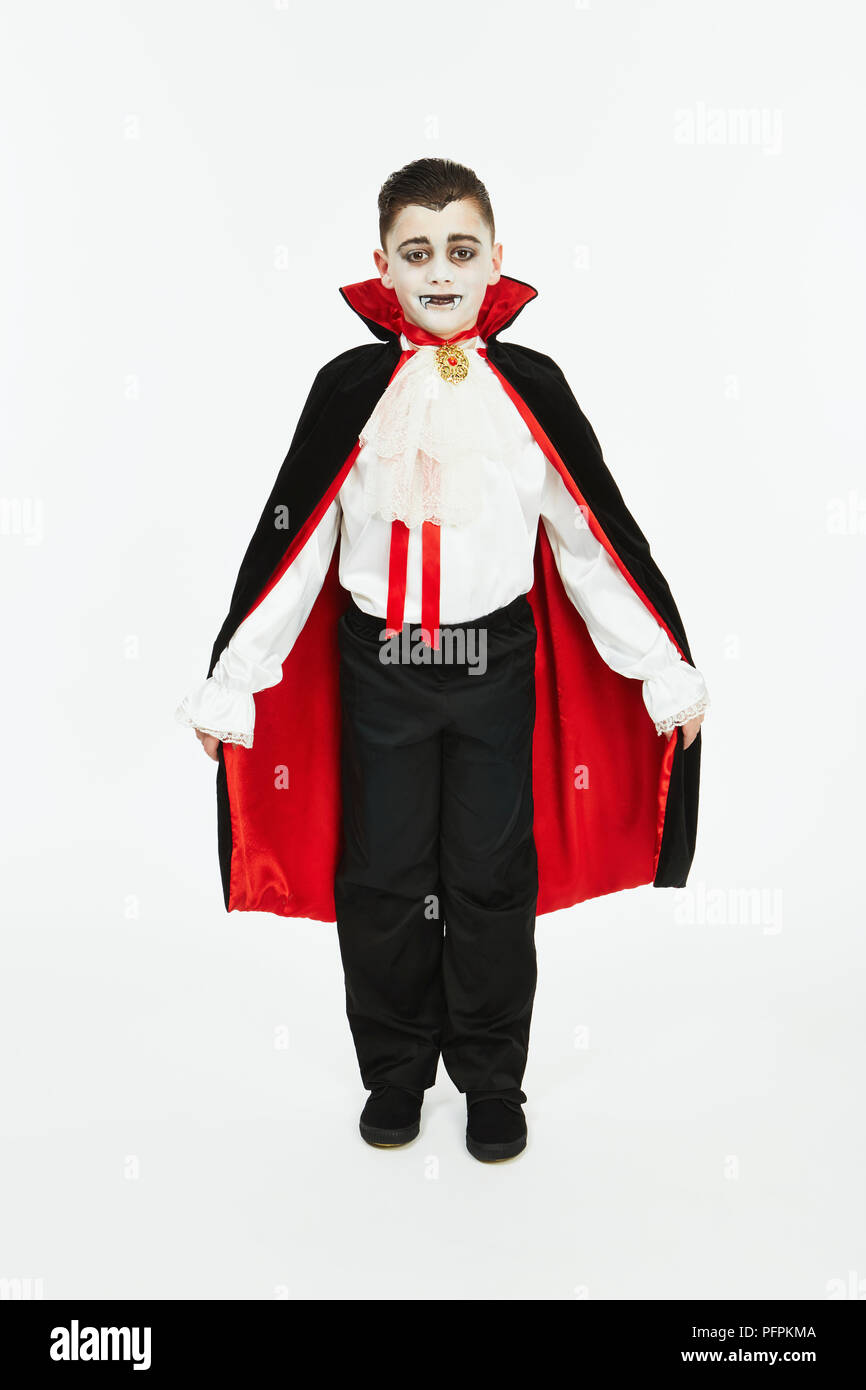 Bambino vestito come un vampiro per Halloween Foto Stock