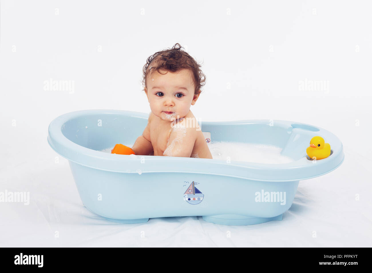 Baby at bathtime Foto Stock